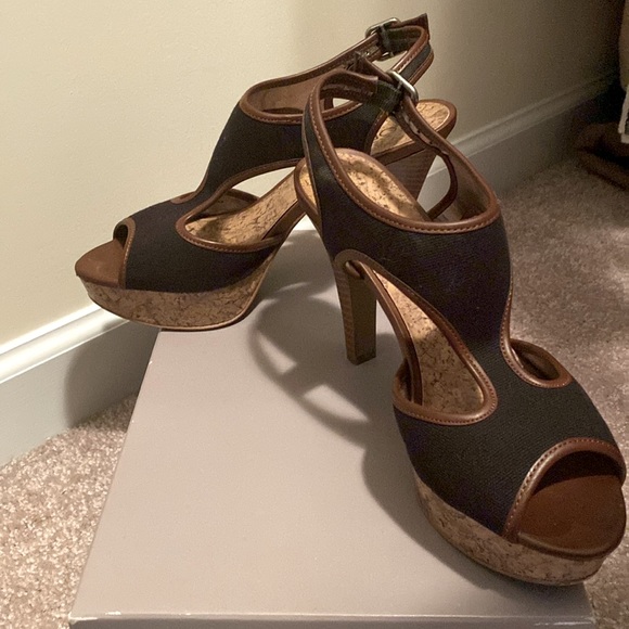 Loft Isabelle Canvas T-Strap Platform Heels size: 7.5 black & faux brown leather - Picture 2 of 4